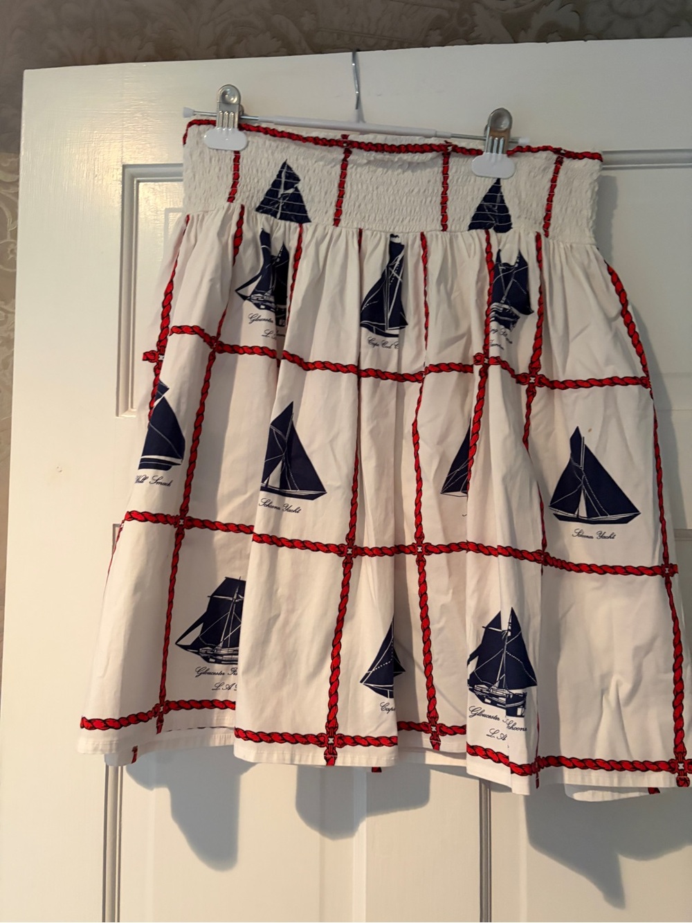 Tory Burch White Smocked Skirt with Navy Sailboat Print and Red Trim 10 M - Picture 3 of 8